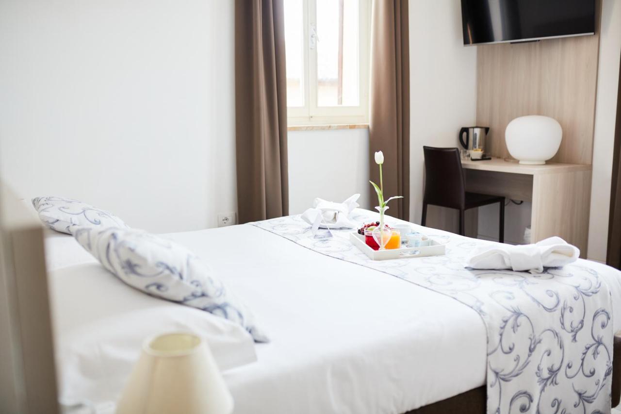 Albergo La Rocca ブリジゲッラ エクステリア 写真